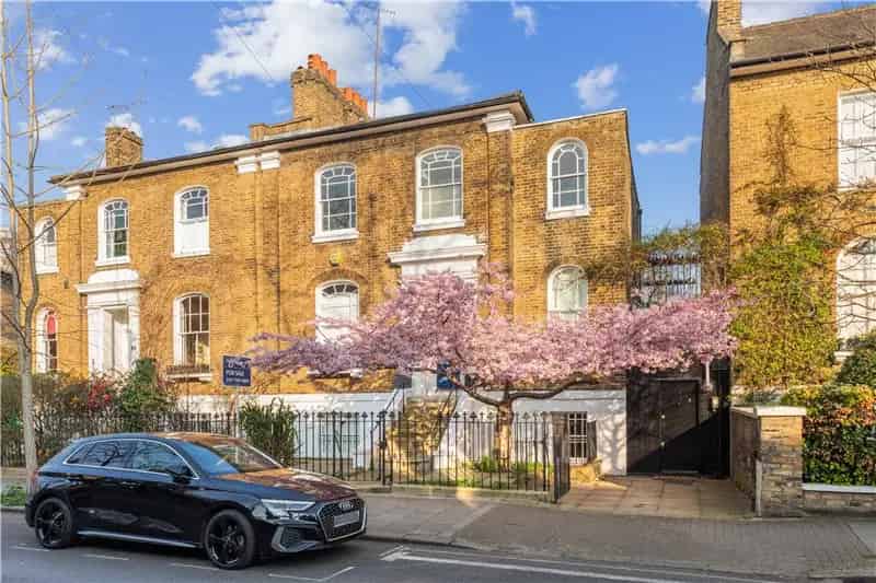3 Bedroom Victorian House Albert Square London