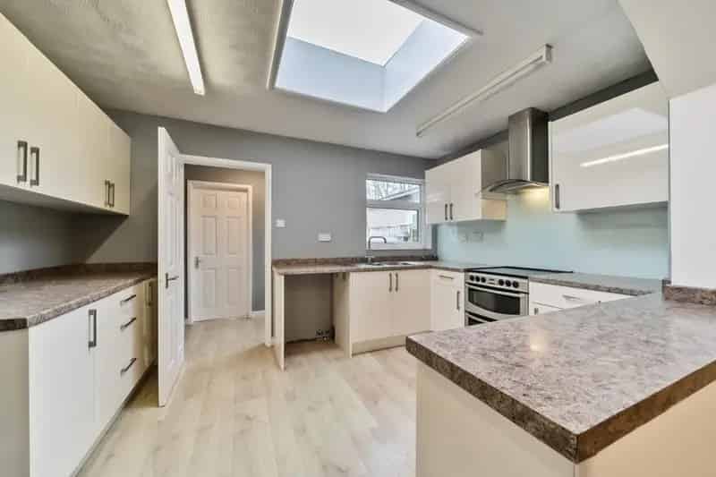 2 Bedroom House For Sale Near Swindon Rail Station