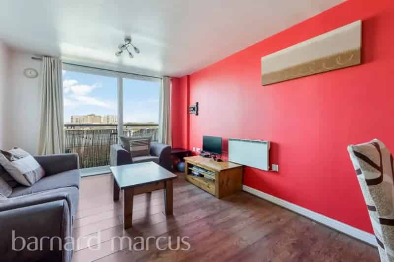 2 Bed Apartment Near Feltham High Street
