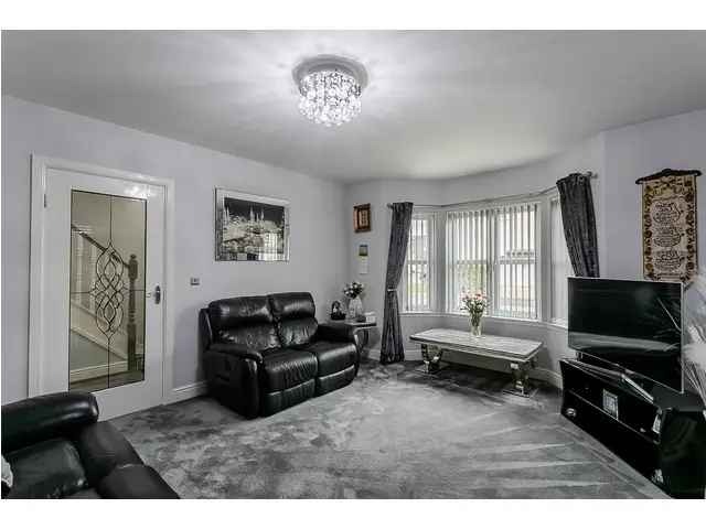 4 Bedroom Detached House for Sale in Kirkliston