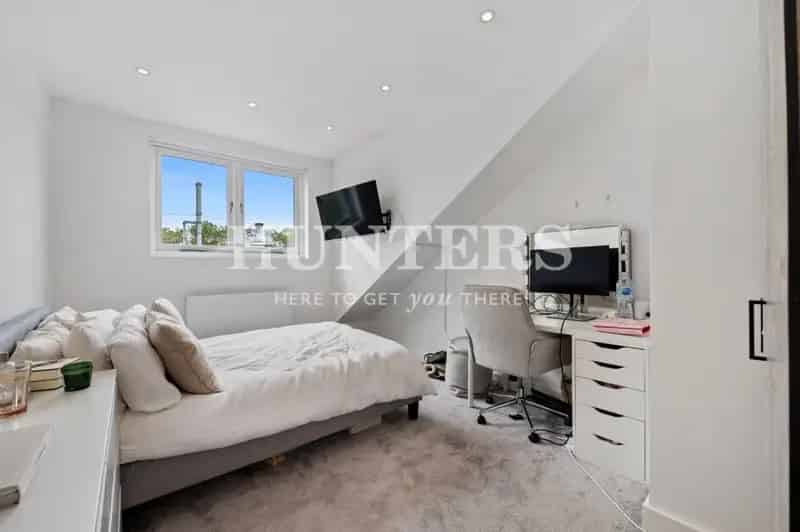 2 Bedroom Flat For Sale 970 SQ FT West Hampstead Kilburn