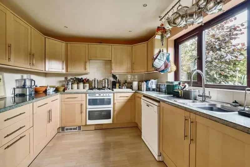 4 Bedroom Detached House for Sale in Farmoor Near Oxford