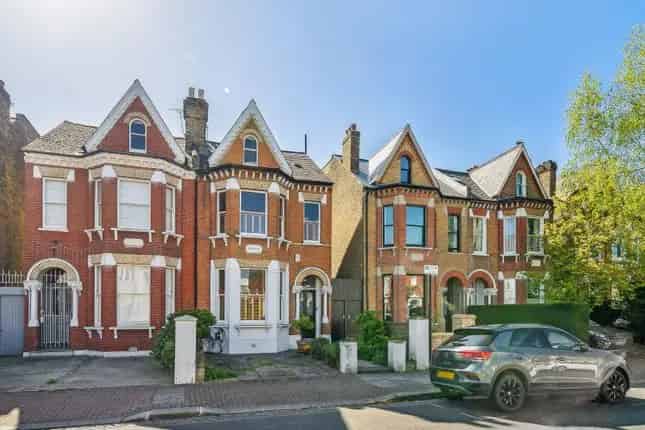 Victorian House for Sale in Wandsworth Common