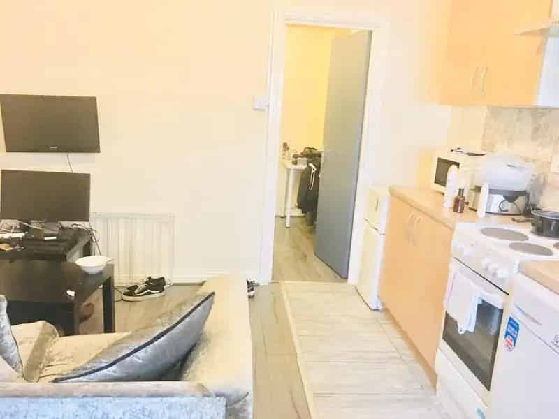 1 Bedroom Flat Academic Year 25 26 Selly Oak Train Station