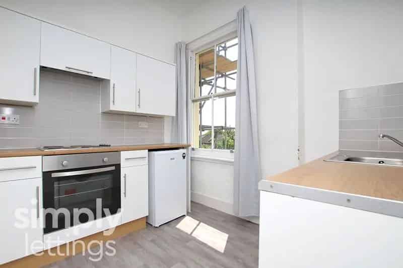 0 Bedroom Flat House to Rent Near Brighton Station