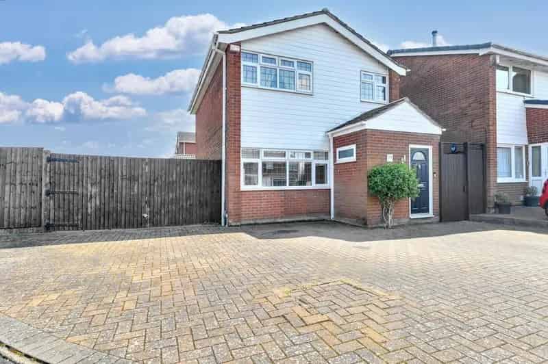 3 Bedroom Detached House For Sale