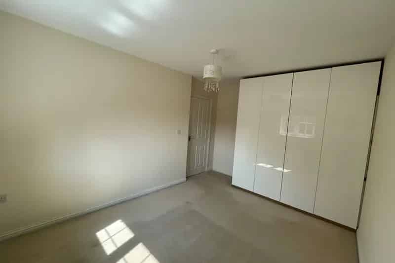 3 Bed House with Garden and Parking Zero Deposit Option