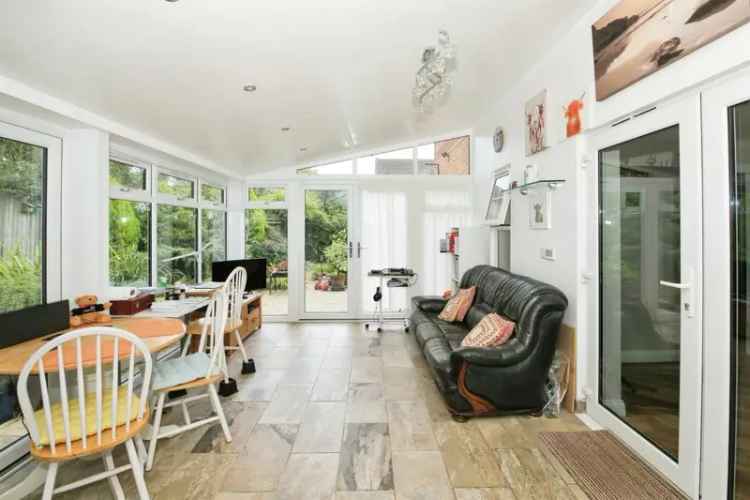 Three Bedroom Detached Home Family Living Garage Parking
