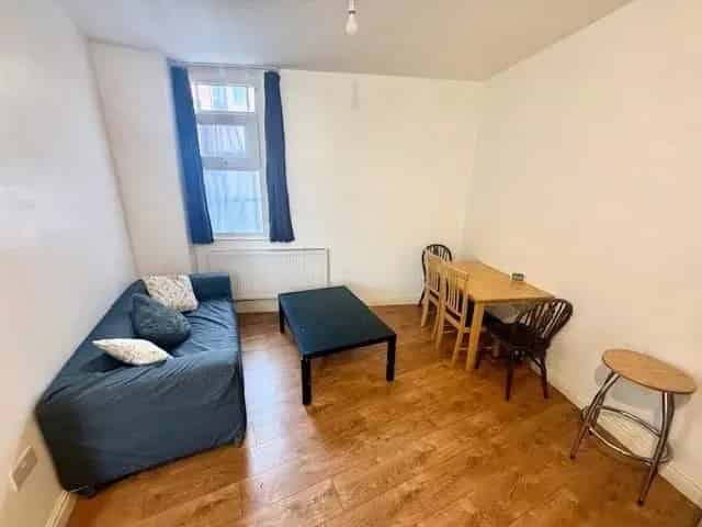 3 Bedroom Flat to Rent - Secure Gated Development