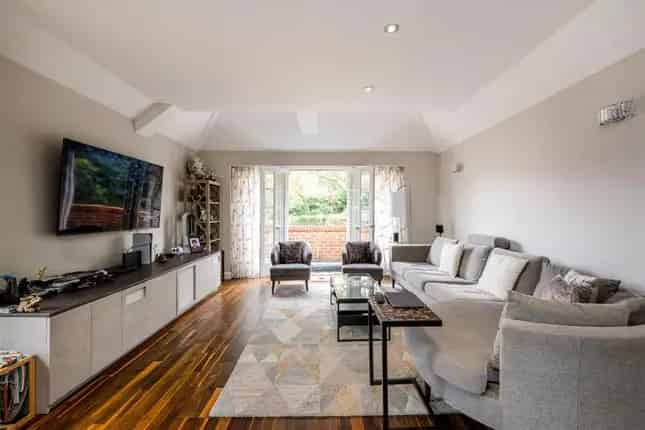 3-Bedroom Hampstead Apartment for Sale Redington Road NW3