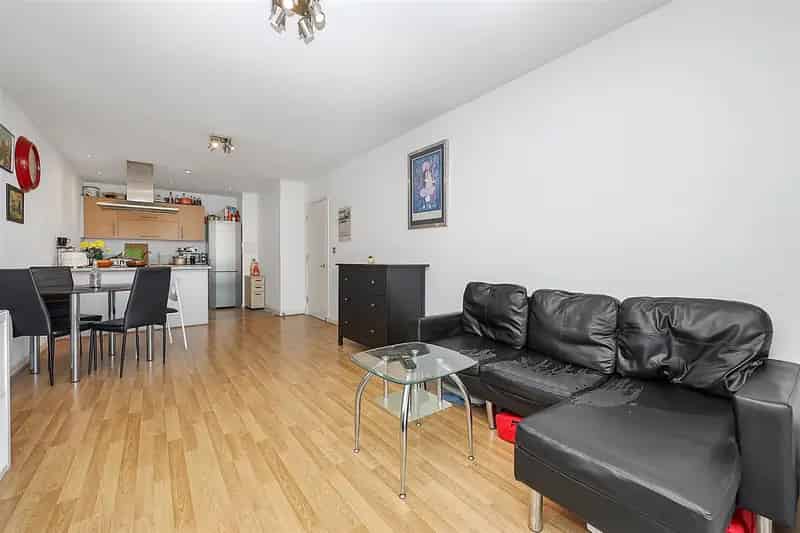 2 Bedroom Flat Stratford Stunning Views Balcony Parking Gym