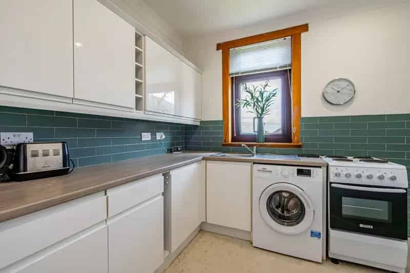 Falkirk 2-Bedroom Furnished Flat Available Now