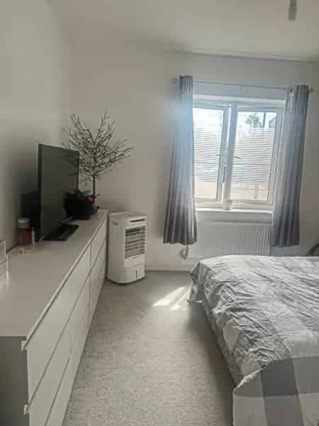 Flat For Rent , Borough of Runnymede, England
