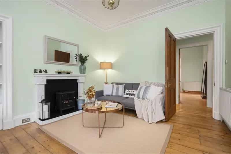 1 Bed Flat Shandon Lower Flat with Main Door Access