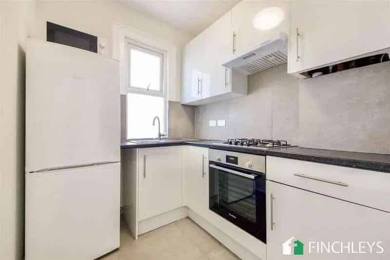 1 Bed Flat for Sale Finchley Central - Modern Conversion