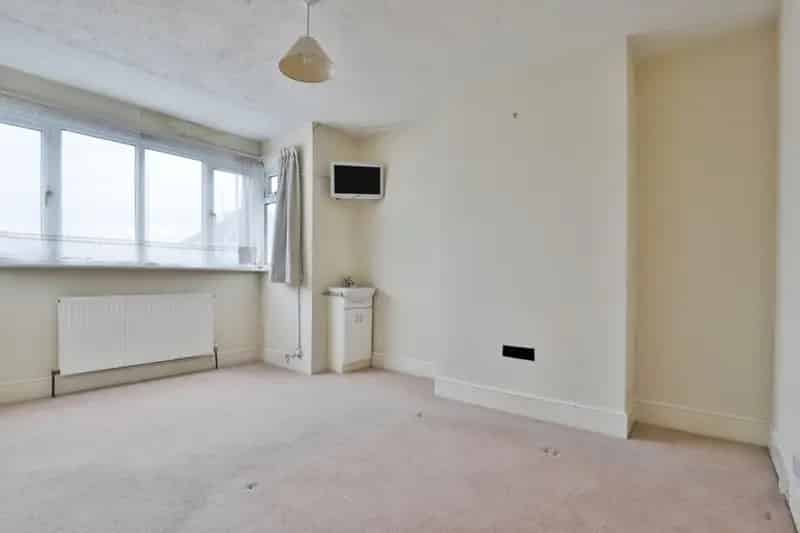 Four Bedroom Detached House with Large Garden and Garage