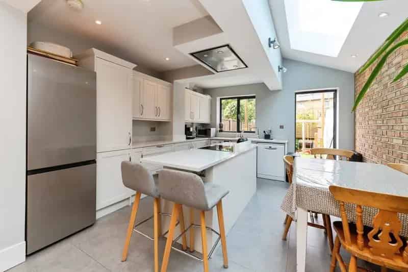 Spacious Victorian Home in Bengeo Hertford 3 Double Bedrooms Modern Kitchen
