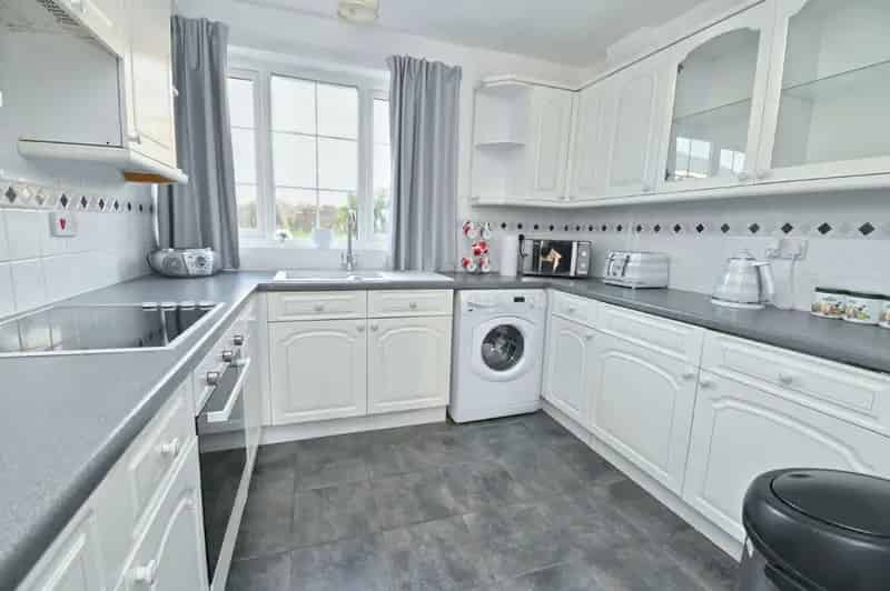 3 Bed House For Sale Chain Free Modern Bathroom Private Garden