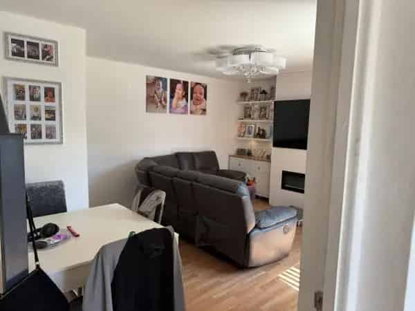 3 Bed House with Driveway - Family Home