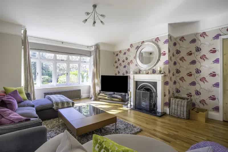 6 Bedroom Detached House for Sale in Fleet