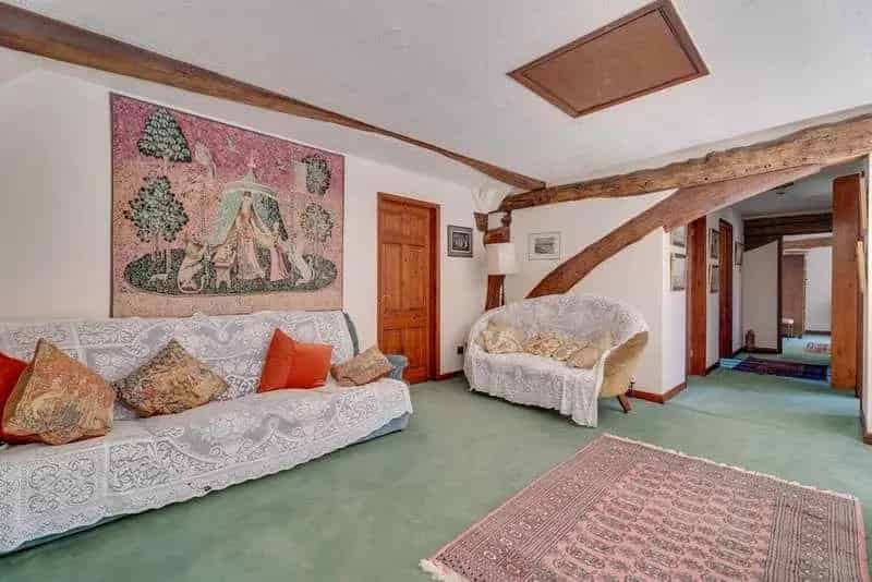 5 Bed Grade II Listed Barn Conversion