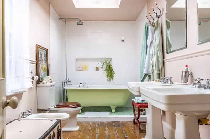 4 Bedroom Victorian Family Home for Sale in De Beauvoir