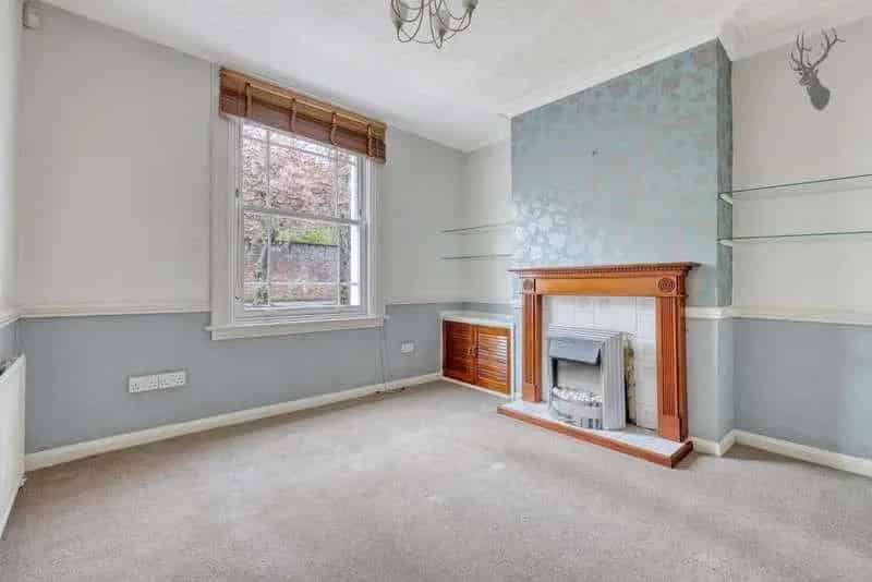 3 Bed Victorian House for Sale in Carlton Square