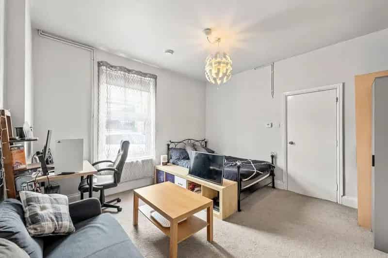 3 Bed Flat for Sale: Prime Investment Opportunity near River Trent