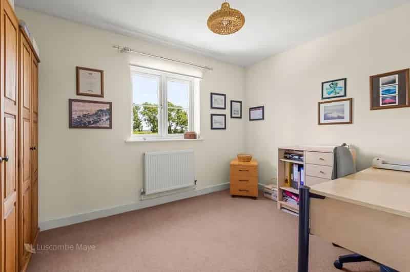 5 Bed House for Sale Family Home Detached Garage Summer House