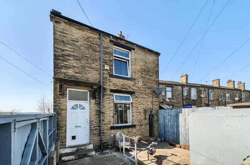 2 Bedroom Semi-Detached House For Sale
