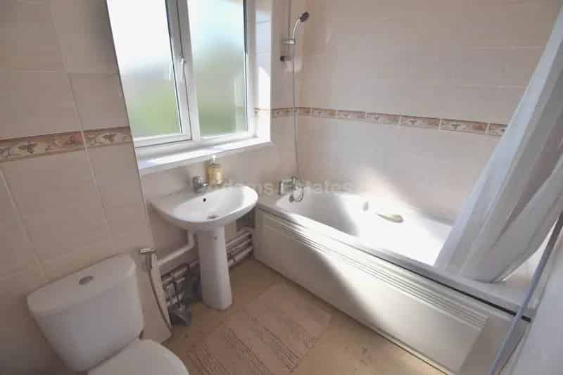 4 Bedroom Flat House to Rent Near London Road University