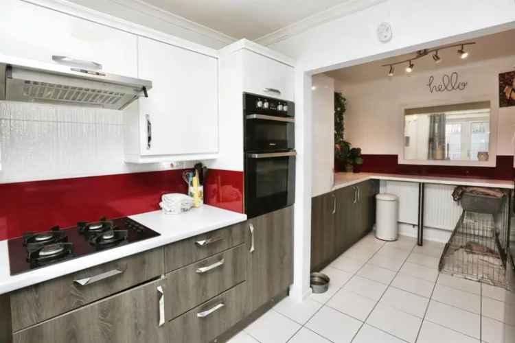 3 Bed Mid Terraced House with Garage and Garden
