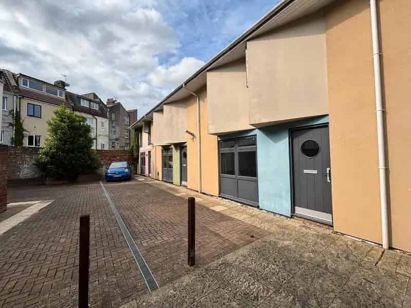 2 Bedroom End Terrace House for Sale Parking South East Garden
