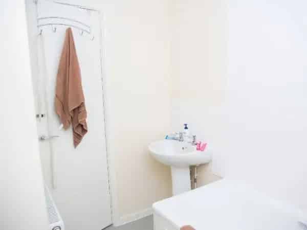 Self Contained Studio Flat near Bromley South Station