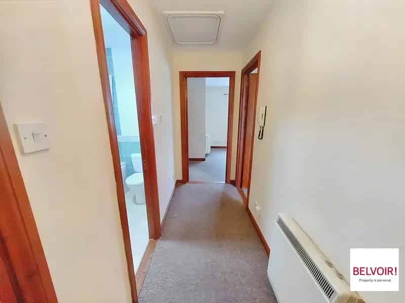 Inverness Castle Heather Flat - Double Bedroom, Modern Amenities