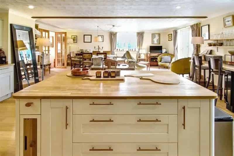 4 Bed House for Sale Near Cardigan Bay Coastline
