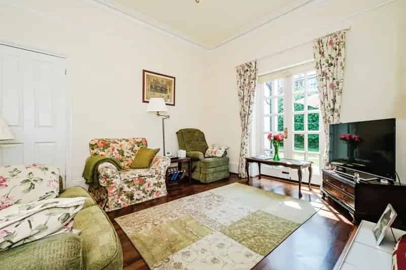 Victorian Villa Near Worthing Station 4 Double Bedrooms Garden Parking