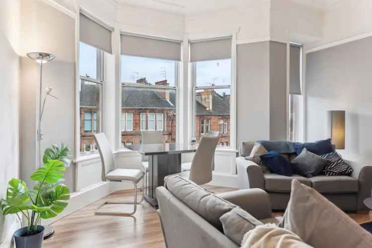 Hyndland 2-Bedroom Top Floor Flat Renovated Turn-Key