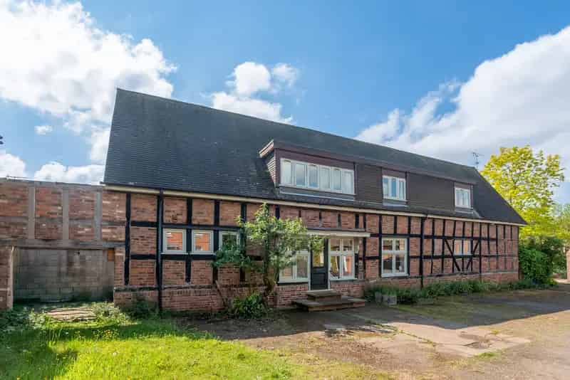 4 Bedroom Barn Conversion for Sale Coach Drive Pershore