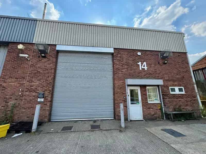 Refurbished Warehouse Industrial Unit with High Eaves and Modern Amenities