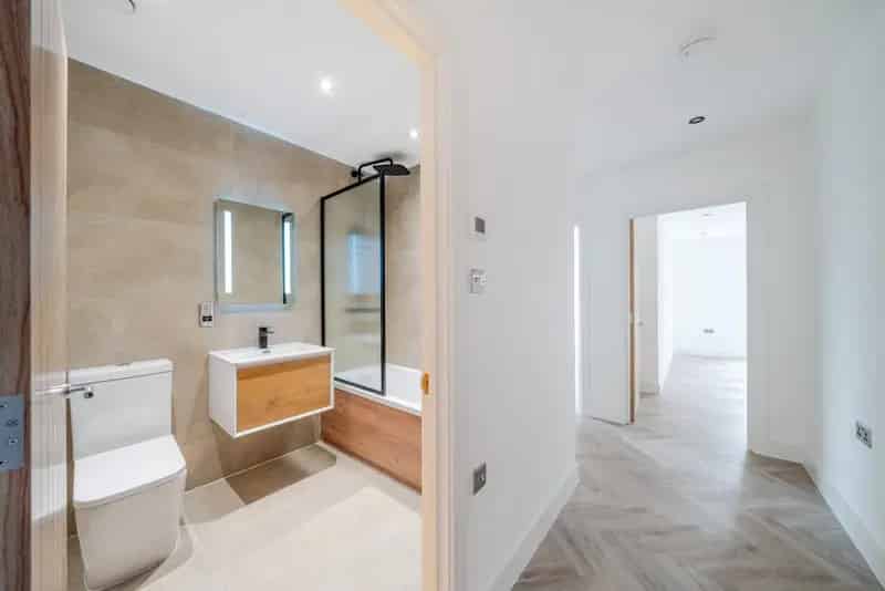 Flat For Sale , London, England