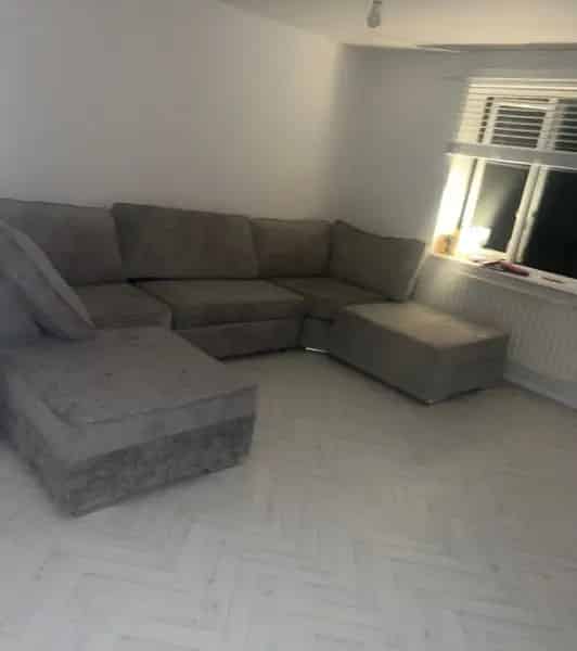 2-Bedroom House with Garden near Central Line - West London