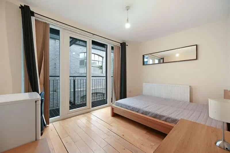 3 Bed House for Sale in East London - Spacious Duplex Townhouse