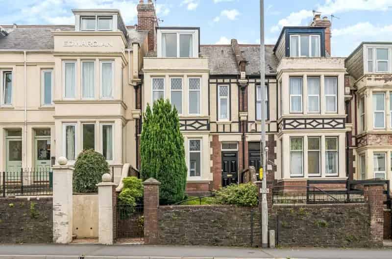 5 Bedroom Terraced House for Sale