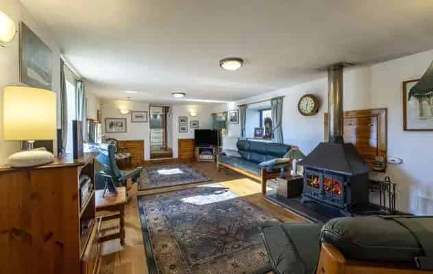 Spacious 4-Bedroom House with 14 Acres Kingswells