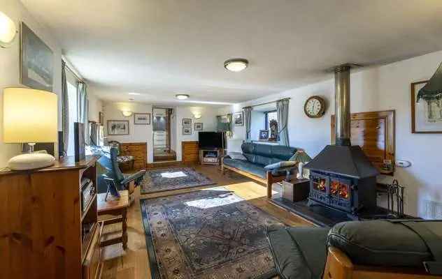 Spacious 4-Bedroom House with 14 Acres Kingswells