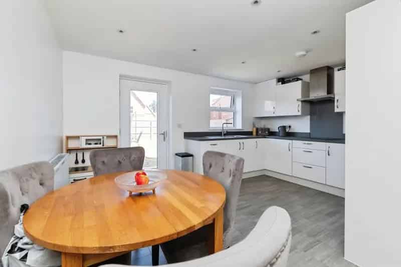 3 Bed End Terrace House in Hertford