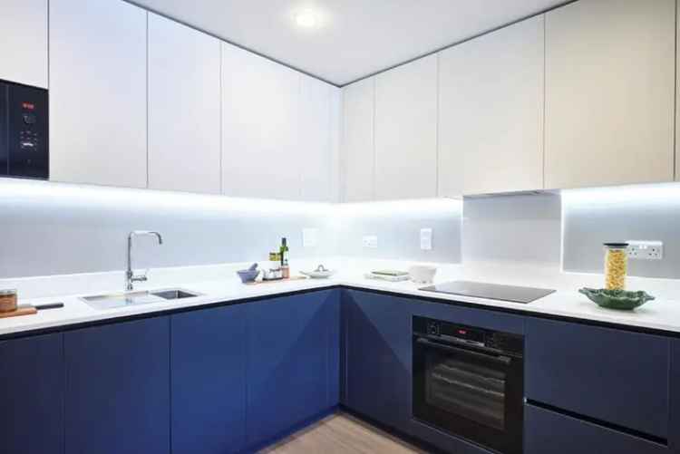 Flat For Sale in London, England