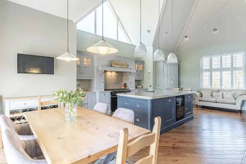 5 Bedroom Detached House with Sea Views