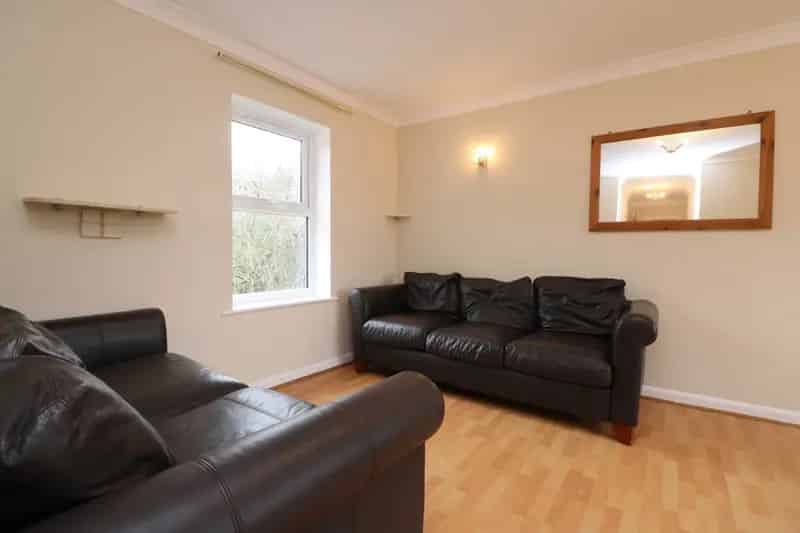 2 Bedroom Flat House to Rent Near Reading West Station